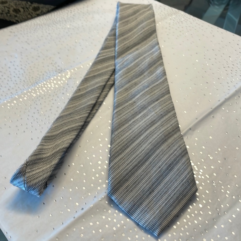 DAKS (Royal warrant London Clothier) Designer Tie